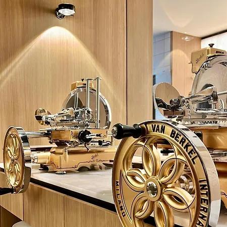 Отель Hotel Innsbruck 4*