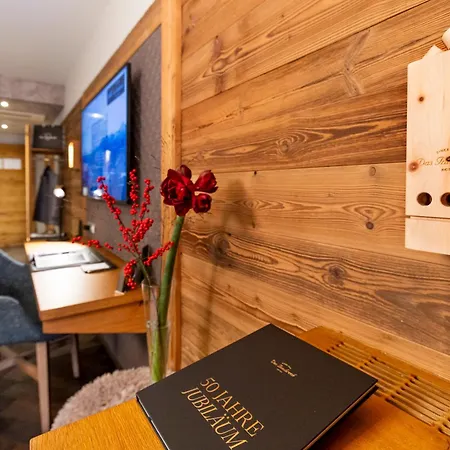 מלון Hotel Innsbruck 4*