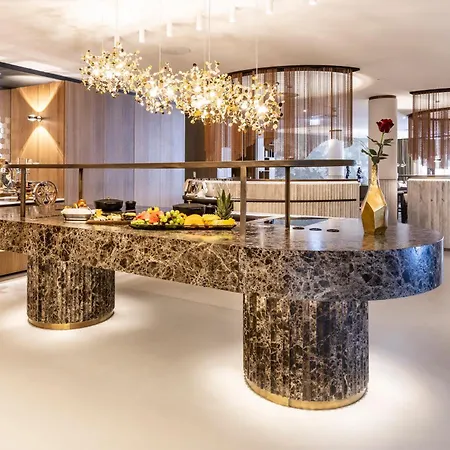 Hotel Innsbruck מלון 4*